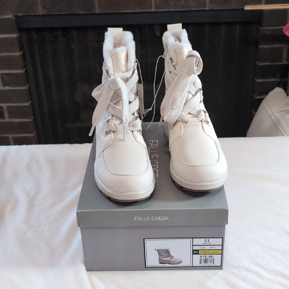 NWT Women's Size 11 Medium Falls Creek White Winter Boots
